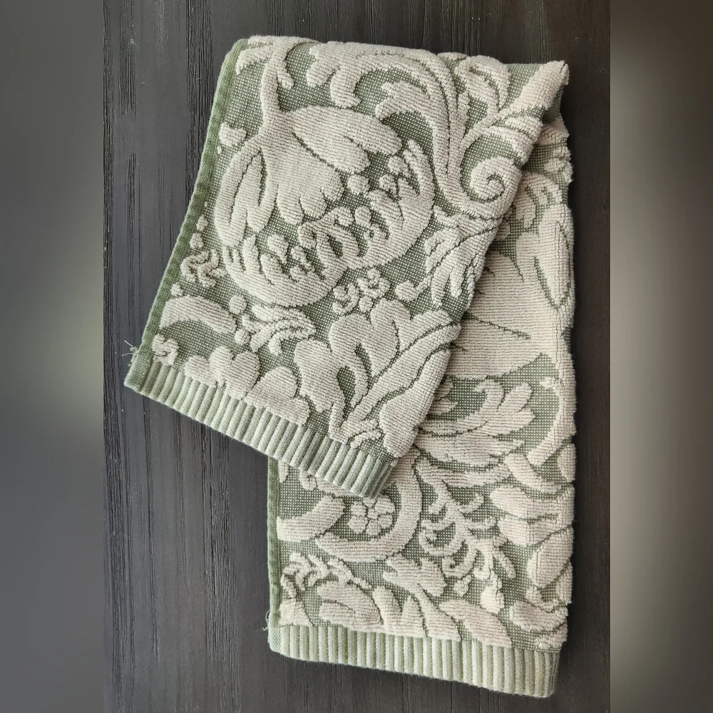 WORLD MARKET MOIRA LAUREL SCULPTED FLORAL HAND TOWEL (RAISED DESIGN)